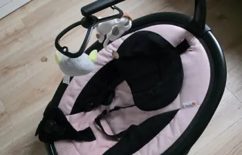 Qute Baby Wip met Bedieningspaneel - Automatisch Schommelen, Geluiden & Timer, Zeer Goede Staat